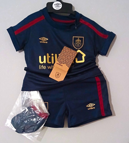 Umbro burnley 3rd baby kit - burnley,