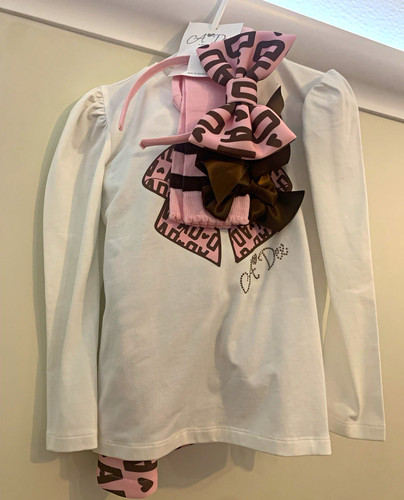 Dee girls logo - girls, long